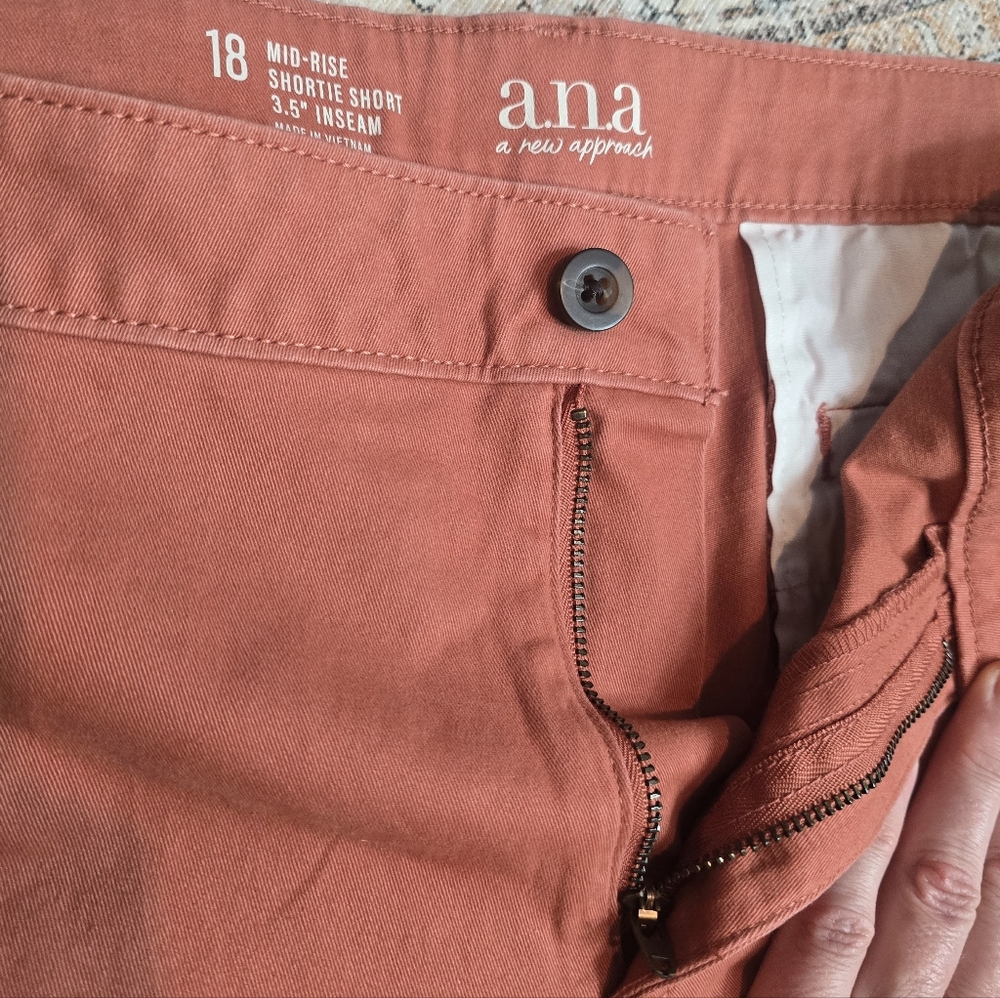 A.N.A‎ Mid Rise Shortie Short Size 18 Redwood Salmon 3.5 Inseam Cotton - Picture 3 of 6